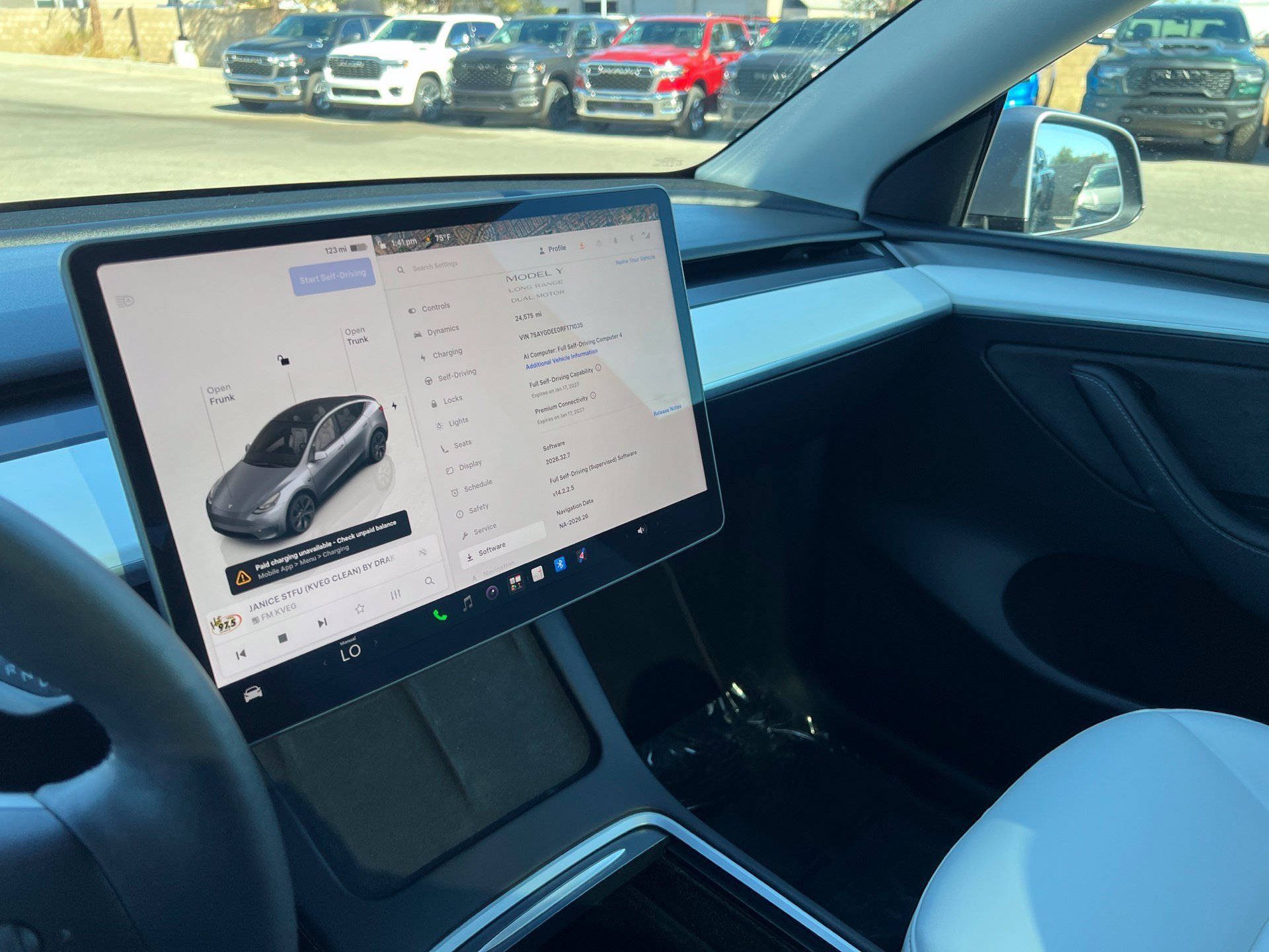 Used 2024 Tesla Model Y Long Range AWD/4WD image 33