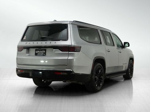 Used 2023 Jeep Wagoneer L Series II w/ Premium Group I image 5