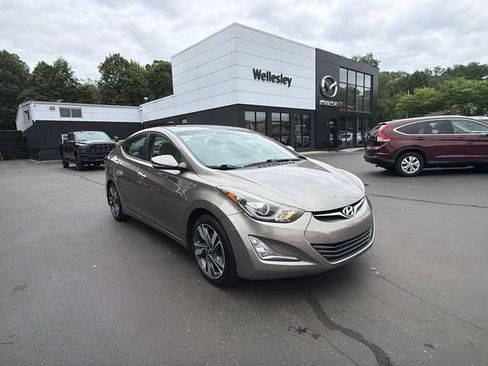 Used 2014 Hyundai Elantra Limited w/ Option Group 03 FWD image 2
