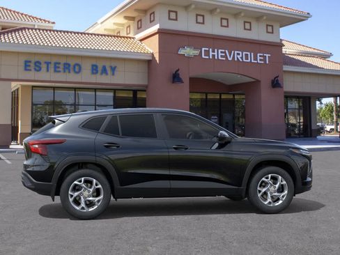 New 2026 Chevrolet Trax LS w/ LS Convenience Package FWD image 5