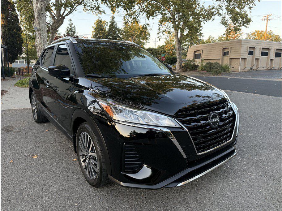 Used 2023 Nissan Kicks SV FWD image 7