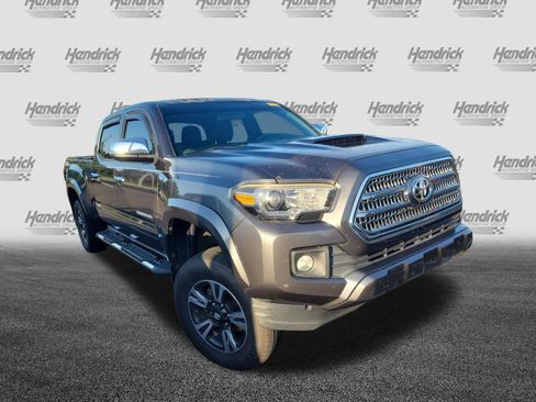 Used 2016 Toyota Tacoma TRD Sport w/ Premium & Technology Package RWD image 2