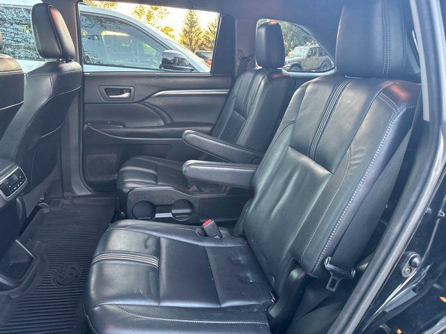 Used 2017 Toyota Highlander SE FWD image 16