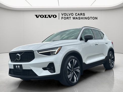 Certified 2023 Volvo XC40 B5 Plus w/ Driver Assist Package AWD/4WD image 1