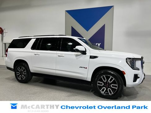 Used 2023 GMC Yukon XL AT4 w/ Technology Package AWD/4WD image 3