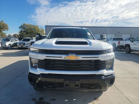 Used 2025 Chevrolet Silverado 2500 Custom w/ Custom Value Package image 4