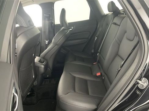 Used 2023 Volvo XC60 B5 Plus image 43