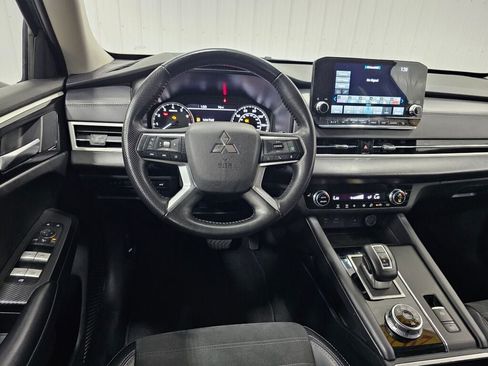 Used 2024 Mitsubishi Outlander SE AWD/4WD image 15