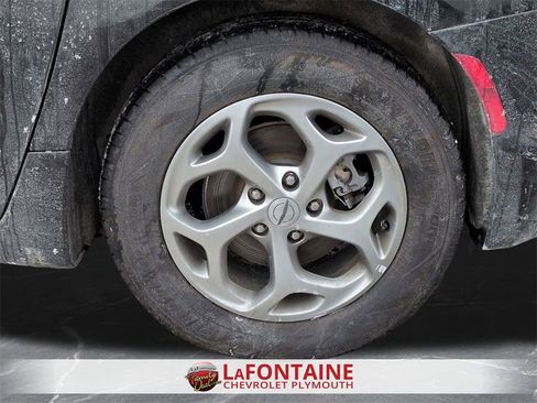 Used 2023 Chrysler Pacifica Limited image 33