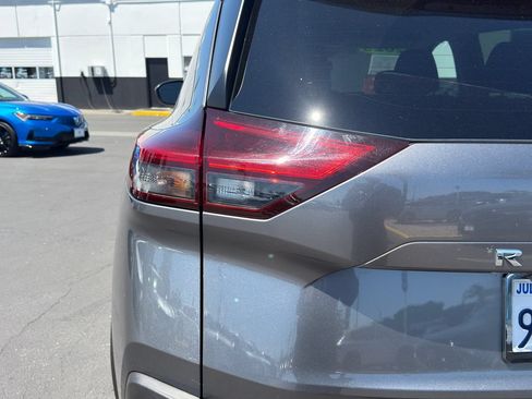 Used 2023 Nissan Rogue SV FWD image 11