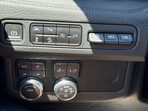 Used 2021 GMC Yukon Denali AWD/4WD image 18