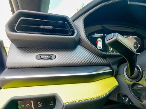 Used 2025 Lamborghini Urus SE image 58