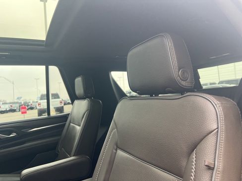 Used 2021 GMC Yukon Denali w/ Denali Premium Package image 11
