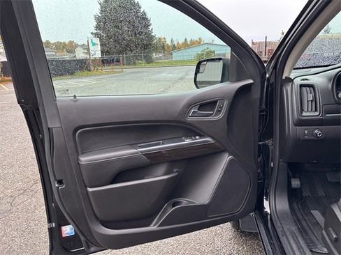 Used 2016 GMC Canyon SLE image 16