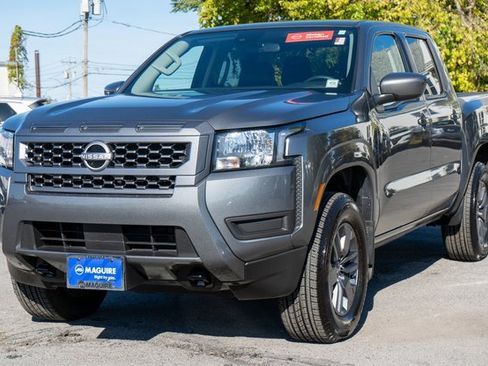 Certified 2025 Nissan Frontier SV image 2