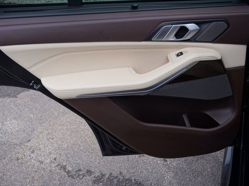 Used 2019 BMW X5 xDrive50i w/ M Sport Package image 39