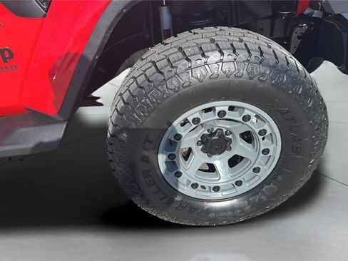 Used 2021 Jeep Wrangler Unlimited Sahara w/ Uconnect 4C Nav & Sound Group AWD/4WD image 18