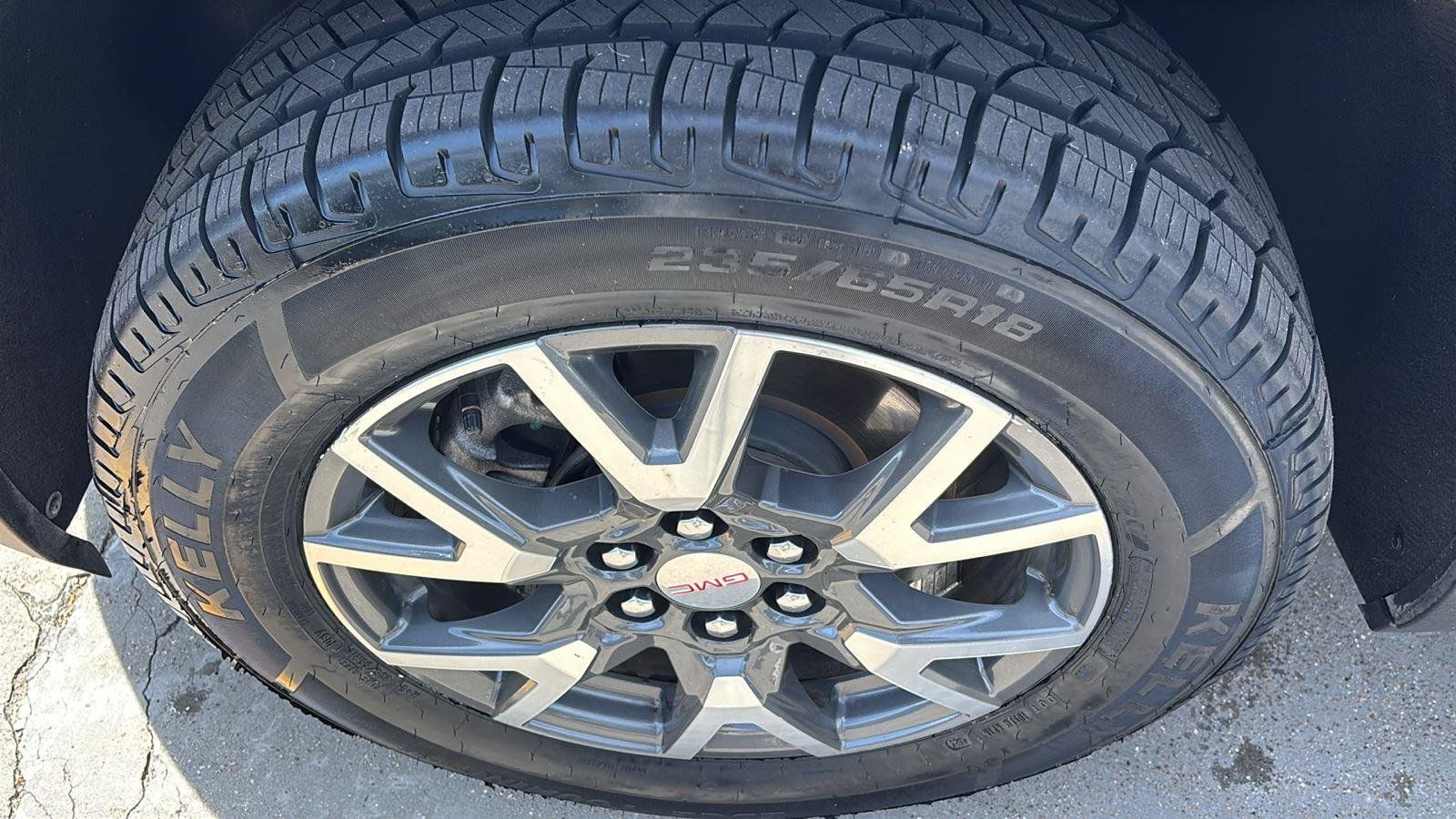 Certified 2023 GMC Acadia SLE w/ Driver Convenience Package FWD image 12