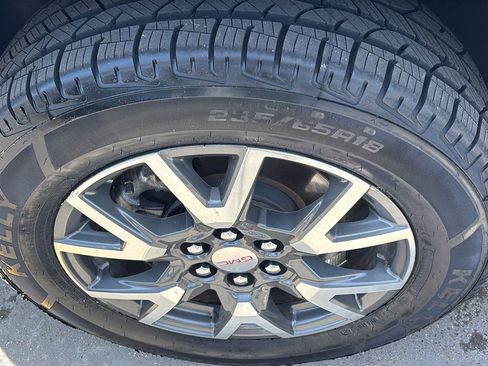 Certified 2023 GMC Acadia SLE w/ Driver Convenience Package FWD image 12