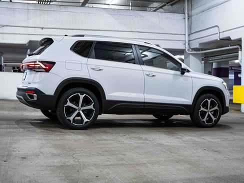 New 2026 Volkswagen Taos SEL image 7