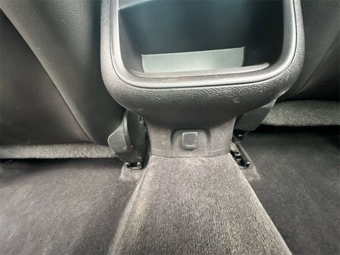 Used 2016 Chevrolet Impala LT w/ Convenience Package image 31