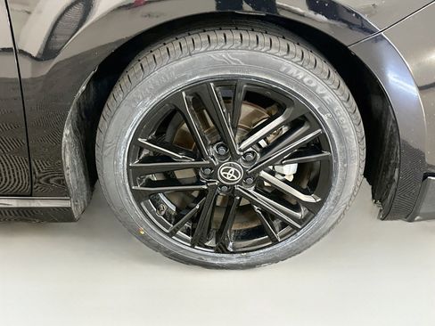Used 2025 Toyota Camry SE FWD image 11