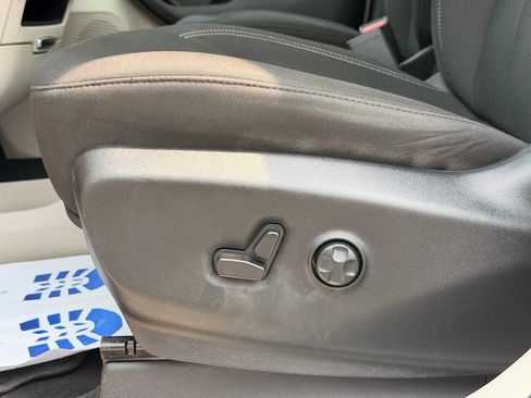 Used 2023 Chrysler Voyager LX FWD image 19