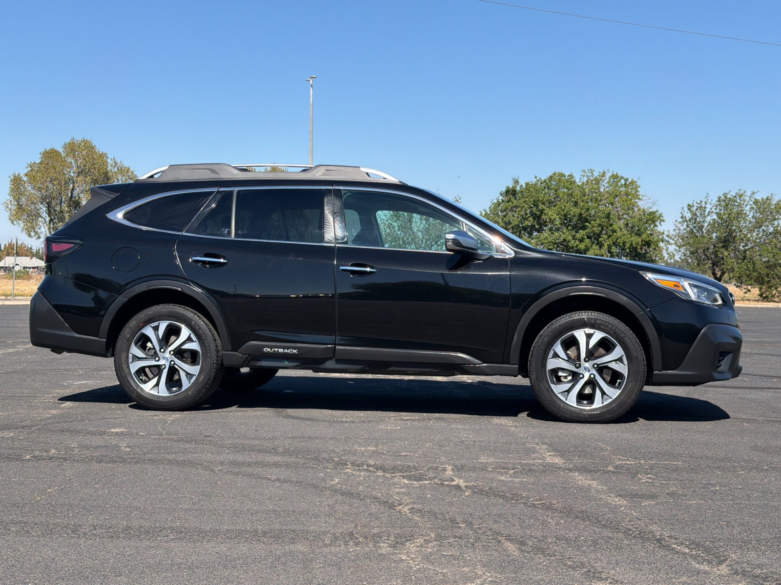 Used 2020 Subaru Outback Touring XT AWD/4WD image 3