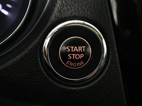 Used 2017 Nissan Rogue SV AWD/4WD image 41
