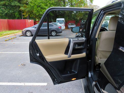 Used 2015 Toyota 4Runner SR5 image 15