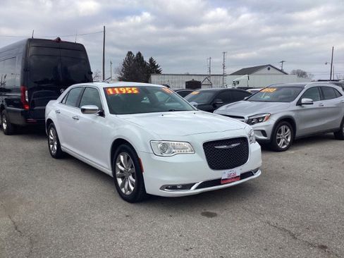 Used 2019 Chrysler 300 Limited image 2
