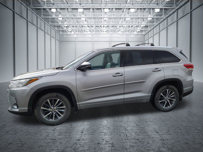 Used 2018 Toyota Highlander XLE AWD/4WD image 8