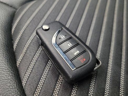 Used 2021 Toyota Camry SE FWD image 32