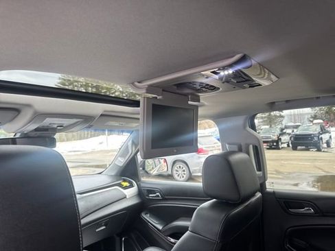 Used 2017 GMC Yukon SLT w/ Premium Edition AWD/4WD image 25
