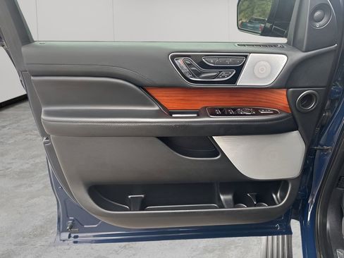 Used 2019 Lincoln Navigator L Reserve image 25