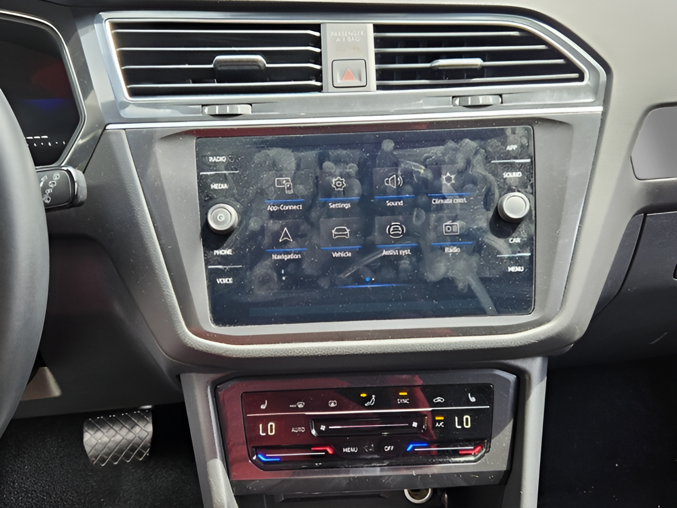 Certified 2024 Volkswagen Tiguan SE AWD/4WD image 17