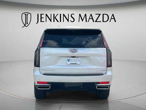 Used 2022 Cadillac Escalade ESV Premium Luxury RWD image 5