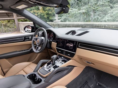 Certified 2023 Porsche Cayenne GTS AWD/4WD image 63