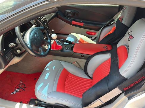 Used 2001 Chevrolet Corvette Coupe RWD image 4