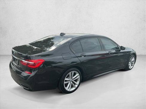 Used 2017 BMW 750i xDrive AWD/4WD image 5