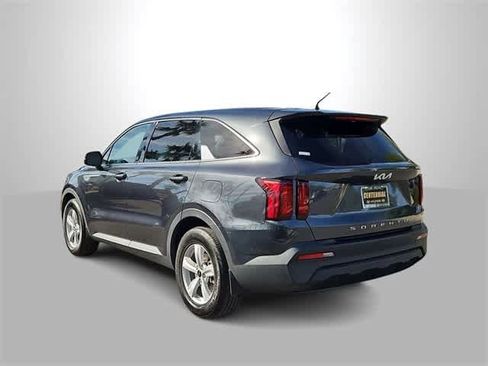 Used 2022 Kia Sorento LX image 6