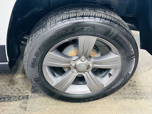 Used 2015 Jeep Patriot High Altitude FWD image 28