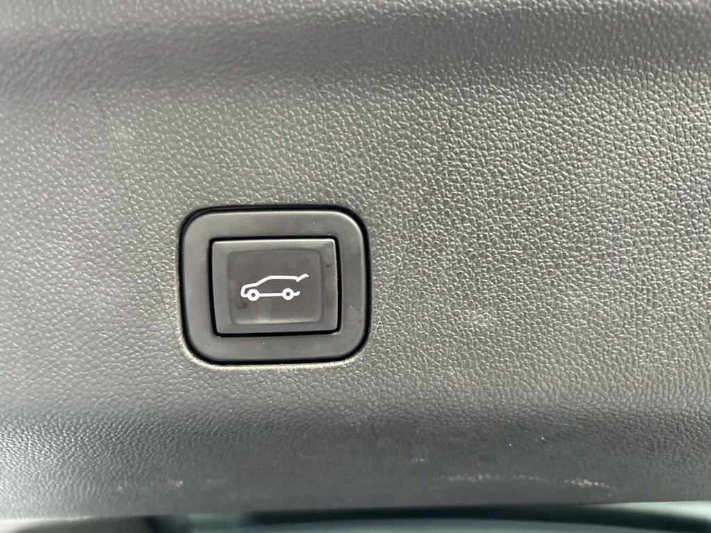 Used 2023 GMC Yukon Denali w/ Advanced Technology Package AWD/4WD image 51