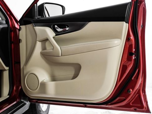 Used 2015 Nissan Rogue SV image 43