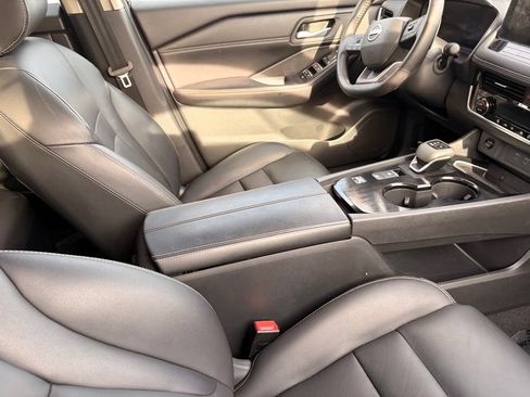 Certified 2026 Nissan Rogue SL FWD image 11