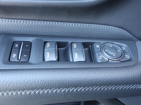 Used 2022 GMC Yukon Denali w/ Advanced Technology Package RWD image 16