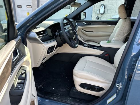 New 2026 Jeep Grand Cherokee Limited w/ Limited Altitude Package image 27