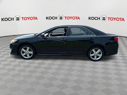 Used 2012 Toyota Camry SE w/ Preferred Accessory Pkg FWD image 4