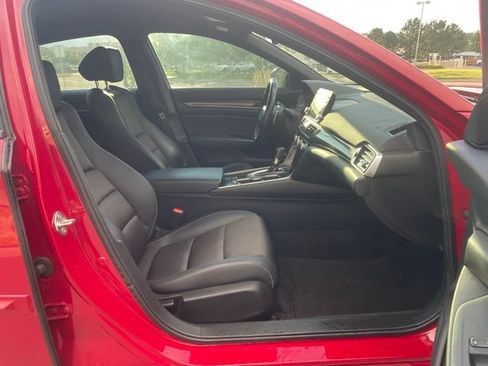 Used 2018 Honda Accord Sport image 32