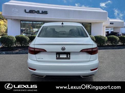 Used 2019 Volkswagen Jetta SEL Premium image 4